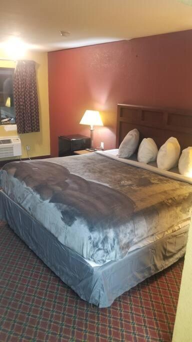 Hotel 2 Queens Beds Hotel Room 127 スティルウォーター エクステリア 写真
